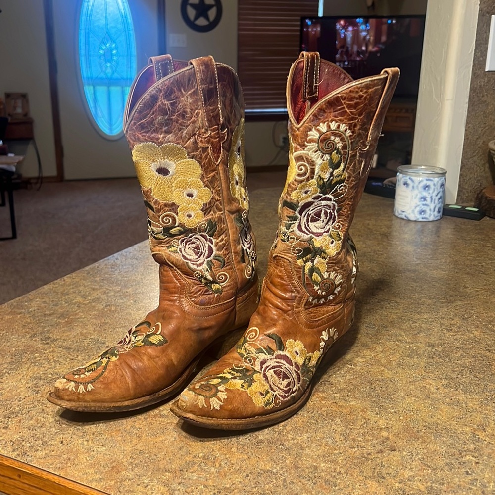 Macie Bean Snip Toe- Size 8